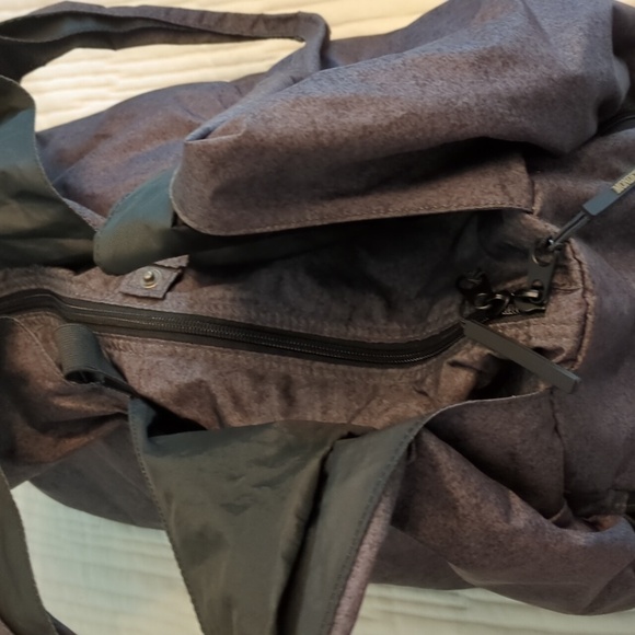 Mondetta nylon duffle bag gym or yoga - Picture 6 of 10